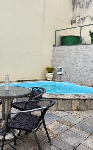 Casa à venda com 200m², 4 quartos e 5 vagas Casa à venda com 200m², 4 quartos e 5 vagasÁrea externa