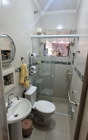 Casa à venda com 200m², 4 quartos e 5 vagas Casa à venda com 200m², 4 quartos e 5 vagasBanheiro