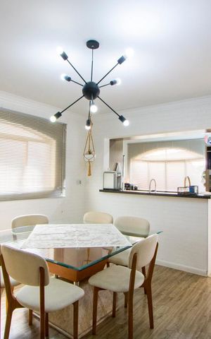 Casa à venda com 200m², 2 quartos e 2 vagas Casa à venda com 200m², 2 quartos e 2 vagasCopa