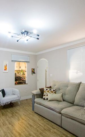 Casa à venda com 200m², 2 quartos e 2 vagas Casa à venda com 200m², 2 quartos e 2 vagasSala