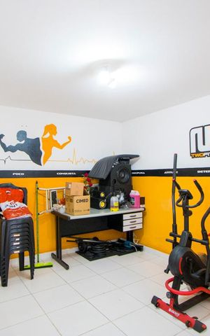 Casa à venda com 200m², 2 quartos e 2 vagas Casa à venda com 200m², 2 quartos e 2 vagasQuarto de serviço