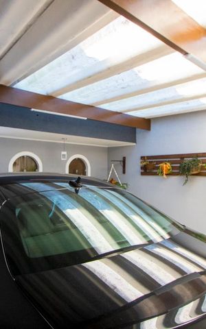 Casa à venda com 200m², 2 quartos e 2 vagas Casa à venda com 200m², 2 quartos e 2 vagasGaragem