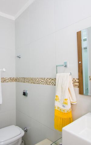 Casa à venda com 200m², 2 quartos e 2 vagas Casa à venda com 200m², 2 quartos e 2 vagasBanheiro do quarto 1