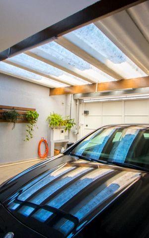 Casa à venda com 200m², 2 quartos e 2 vagas Casa à venda com 200m², 2 quartos e 2 vagasGaragem