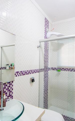 Casa à venda com 200m², 2 quartos e 2 vagas Casa à venda com 200m², 2 quartos e 2 vagasBanheiro do quarto 2