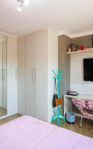 Casa à venda com 200m², 2 quartos e 2 vagas Casa à venda com 200m², 2 quartos e 2 vagasQuarto 2 - Suíte