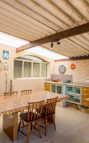 Casa à venda com 200m², 2 quartos e 2 vagas Casa à venda com 200m², 2 quartos e 2 vagasÁrea comum - Churrasqueira