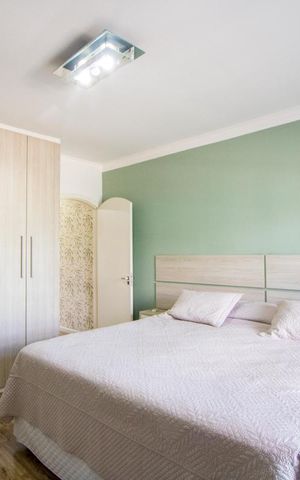 Casa à venda com 200m², 2 quartos e 2 vagas Casa à venda com 200m², 2 quartos e 2 vagasQuarto 1 - Suíte