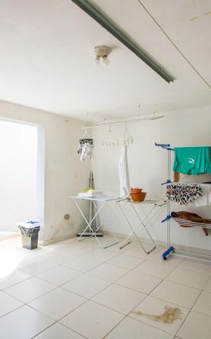 Casa à venda com 200m², 2 quartos e 2 vagas Casa à venda com 200m², 2 quartos e 2 vagasÁrea de serviço