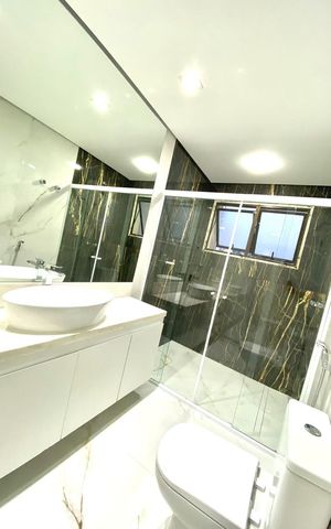 Apartamento à venda com 220m², 3 quartos e 3 vagas Apartamento à venda com 220m², 3 quartos e 3 vagasBanheiro