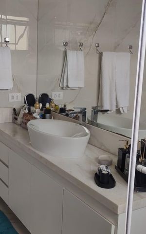 Apartamento à venda com 220m², 3 quartos e 3 vagas Apartamento à venda com 220m², 3 quartos e 3 vagasBanheiro