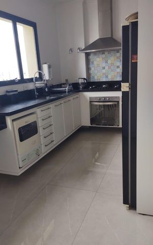 Apartamento à venda com 220m², 3 quartos e 3 vagas Apartamento à venda com 220m², 3 quartos e 3 vagasCozinha