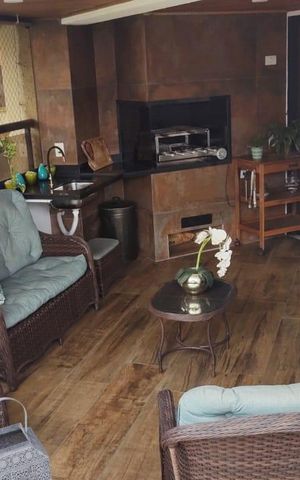 Apartamento à venda com 220m², 3 quartos e 3 vagas Apartamento à venda com 220m², 3 quartos e 3 vagasVaranda