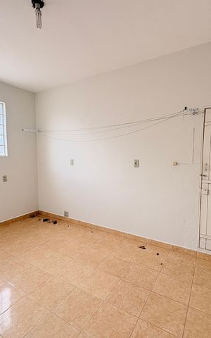 Casa para alugar com 120m², 2 quartos e 1 vagaQuintal superior - Comodo fechado