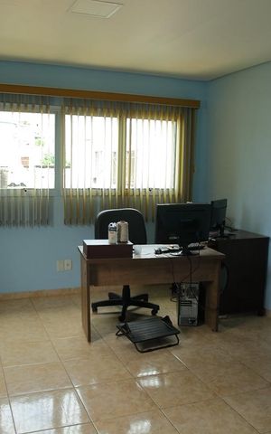 Casa à venda com 198m², 2 quartos e 4 vagasEdícula/escritório 