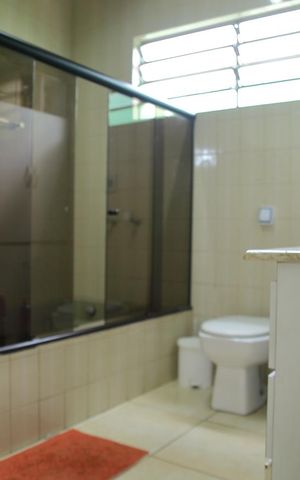 Casa à venda com 198m², 2 quartos e 4 vagasBanheiro casa 2 