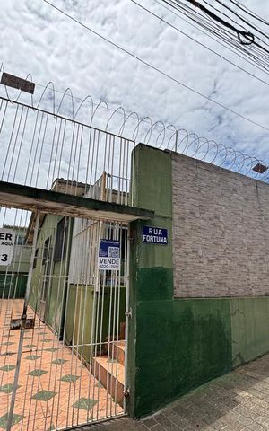 Casa à venda com 198m², 2 quartos e 4 vagas Casa à venda com 198m², 2 quartos e 4 vagasFachada