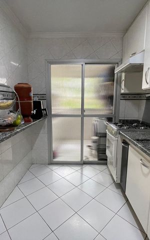 Apartamento à venda com 74m², 2 quartos e 1 vaga Apartamento à venda com 74m², 2 quartos e 1 vagaCozinha e Área de Serviço