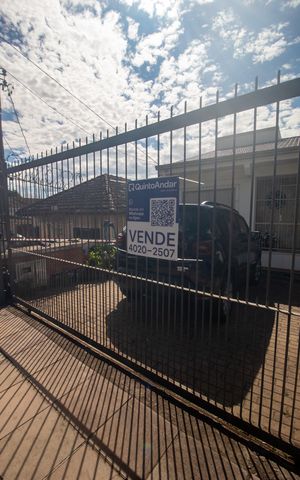 Casa à venda com 200m², 3 quartos e 3 vagas Casa à venda com 200m², 3 quartos e 3 vagasPlaca