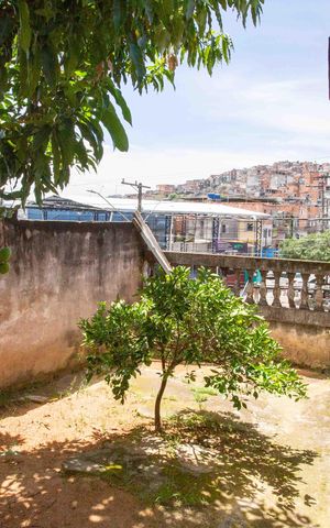 Casa à venda com 100m², 1 quarto e sem vagaQuintal