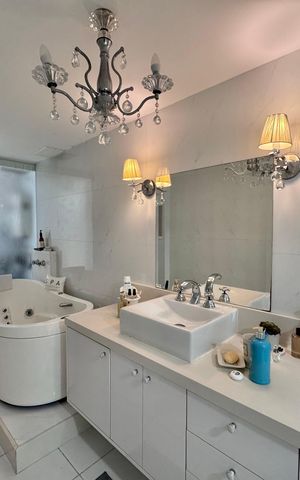 Apartamento à venda com 139m², 3 quartos e 2 vagas Apartamento à venda com 139m², 3 quartos e 2 vagasSuíte 1 - Banheiro