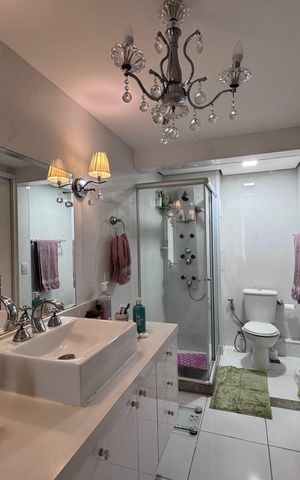 Apartamento à venda com 139m², 3 quartos e 2 vagas Apartamento à venda com 139m², 3 quartos e 2 vagasSuíte 1 - Banheiro