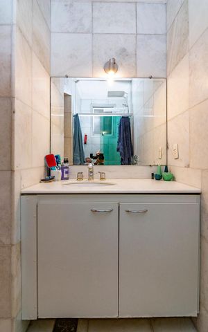 Apartamento à venda com 180m², 4 quartos e 2 vagas Apartamento à venda com 180m², 4 quartos e 2 vagasBanheiro da Suíte