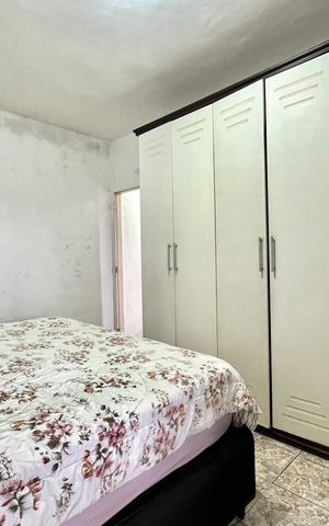 Casa à venda com 500m², 7 quartos e 4 vagas Casa à venda com 500m², 7 quartos e 4 vagasQuarto 5