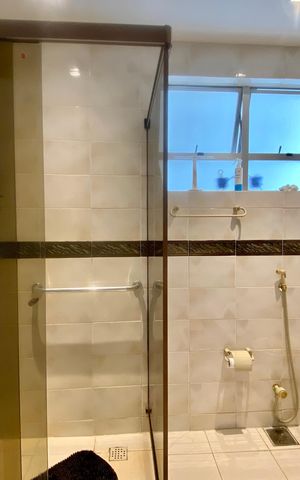 Apartamento à venda com 188m², 4 quartos e 2 vagas Apartamento à venda com 188m², 4 quartos e 2 vagasBanheiro social 2