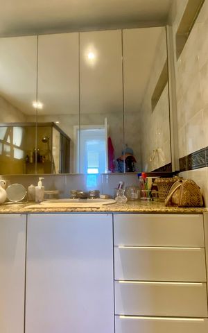Apartamento à venda com 188m², 4 quartos e 2 vagas Apartamento à venda com 188m², 4 quartos e 2 vagasBanheiro social 2