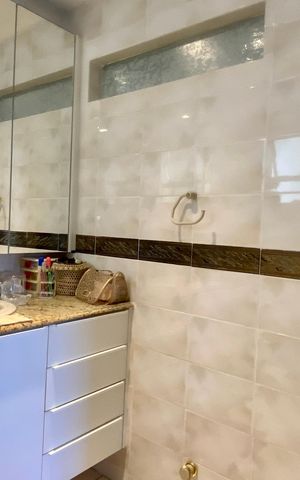 Apartamento à venda com 188m², 4 quartos e 2 vagas Apartamento à venda com 188m², 4 quartos e 2 vagasBanheiro social 2
