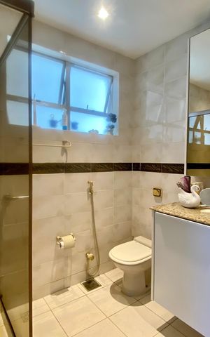 Apartamento à venda com 188m², 4 quartos e 2 vagas Apartamento à venda com 188m², 4 quartos e 2 vagasBanheiro social 2
