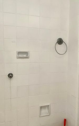 Apartamento à venda com 188m², 4 quartos e 2 vagas Apartamento à venda com 188m², 4 quartos e 2 vagasBanheiro de serviço