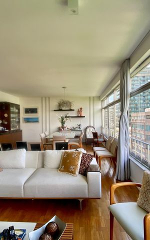 Apartamento à venda com 188m², 4 quartos e 2 vagas Apartamento à venda com 188m², 4 quartos e 2 vagasSala