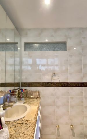 Apartamento à venda com 188m², 4 quartos e 2 vagas Apartamento à venda com 188m², 4 quartos e 2 vagasBanheiro social 2