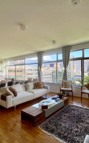 Apartamento à venda com 188m², 4 quartos e 2 vagas Apartamento à venda com 188m², 4 quartos e 2 vagasSala