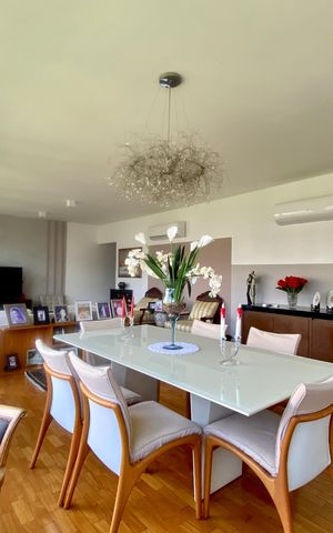 Apartamento à venda com 188m², 4 quartos e 2 vagas Apartamento à venda com 188m², 4 quartos e 2 vagasSala