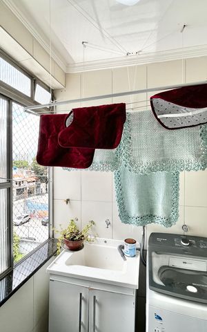 Apartamento à venda com 60m², 2 quartos e sem vaga Apartamento à venda com 60m², 2 quartos e sem vagaCozinha e Área de Serviço