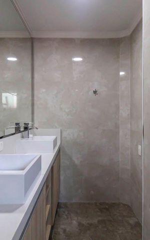 Casa de condomínio à venda com 310m², 3 quartos e 3 vagas Casa de condomínio à venda com 310m², 3 quartos e 3 vagasBanheiro da Suíte