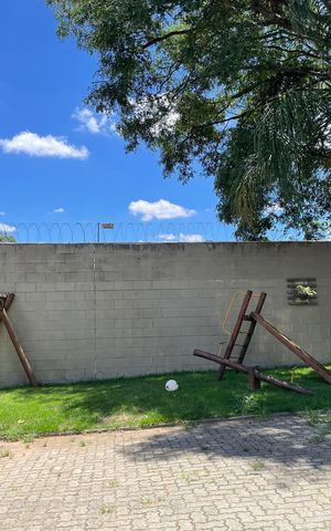 Casa de condomínio para alugar com 160m², 3 quartos e 3 vagas Casa de condomínio para alugar com 160m², 3 quartos e 3 vagasÁrea externa