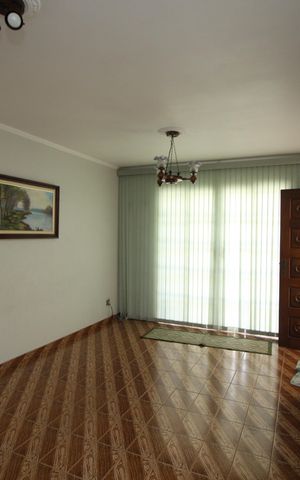 Casa à venda com 150m², 3 quartos e 4 vagasSala