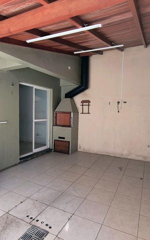 Casa à venda com 136m², 3 quartos e 2 vagas