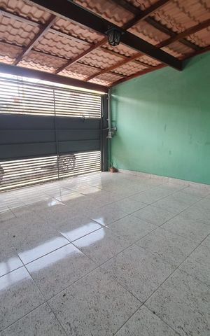 Casa à venda com 140m², 3 quartos e 2 vagas