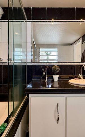 Apartamento à venda com 138m², 4 quartos e 1 vagaBanheiro Suíte 2