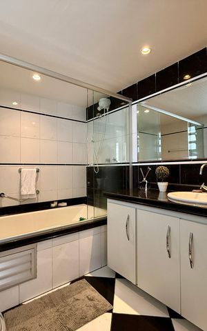 Apartamento à venda com 138m², 4 quartos e 1 vagaBanheiro Suíte 2