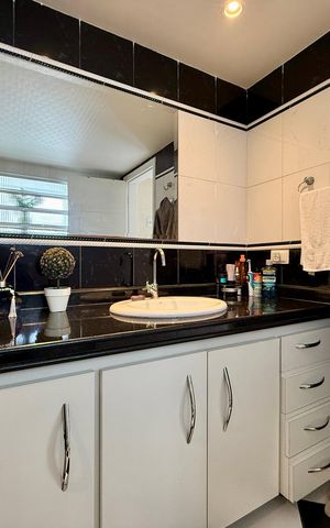 Apartamento à venda com 138m², 4 quartos e 1 vagaBanheiro Suíte 2
