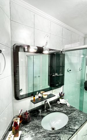Apartamento à venda com 115m², 3 quartos e 2 vagas Apartamento à venda com 115m², 3 quartos e 2 vagasBanheiro