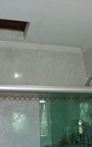 Casa de condomínio para alugar com 1100m², 4 quartos e 6 vagasBanheiro da Suíte 2