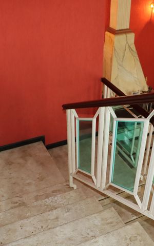 Casa de condomínio para alugar com 1100m², 4 quartos e 6 vagasEscada