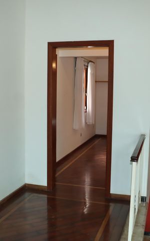 Casa de condomínio para alugar com 1100m², 4 quartos e 6 vagasBanheiro da Suíte 2